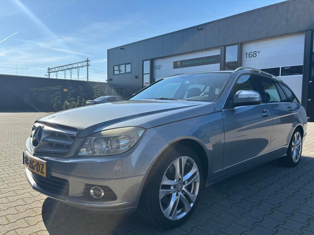 Mercedes C200 Kompressor LPG, Goed onderhouden Trekhaak 2008, Auto's, Mercedes-Benz, Achterwielaandrijving, 1800 kg, 4 cilinders