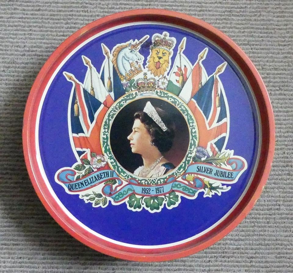 Queen Elizabeth II silver jubilee blik grote trommel 1977, Verzamelen, Ophalen of Verzenden, Gebruikt, Buitenland, Overige typen