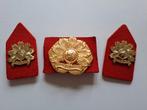 baret embleem + 2 kraagspiegels, Verzamelen, Ophalen of Verzenden, Nvt, Nederland, Embleem of Badge