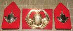 Baret embleem en kraagstukken Infanterie (nulli cedo), Verzenden, Landmacht, Nederland, Embleem of Badge