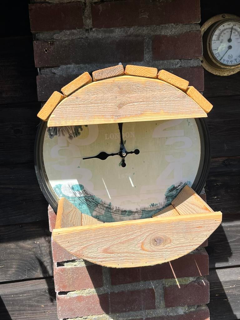 Leuk voederhuisje voor vogels met klok, Tuin en Terras, Ophalen of Verzenden, Nieuw