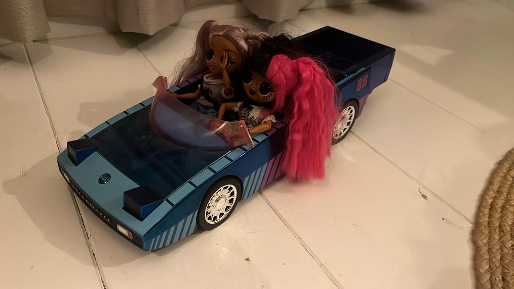LoL Surprise Sportscar Speedmatic met 2 poppen en zwembad, Kinderen en Baby's, Speelgoed | Poppen, Ophalen, Gebruikt, Overige typen