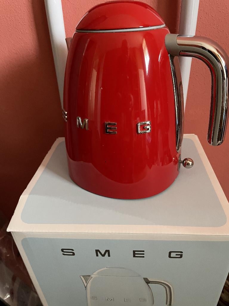 Nieuwe SMEG waterkoker - rood, Witgoed en Apparatuur, Waterkokers, 1 tot 2 liter, Ophalen of Verzenden, Nieuw, Rvs