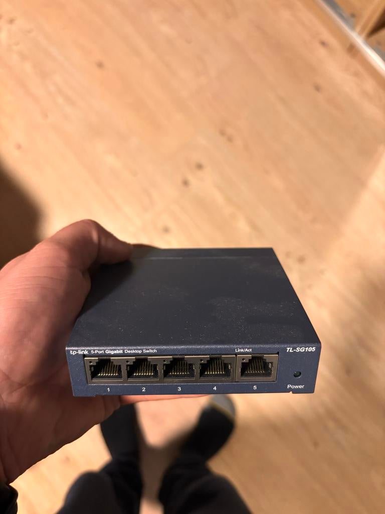 TP-Link 5-poorts Gigabit Desktop Switch TL-SG105 zonderkabel, Computers en Software, Netwerk switches, Ophalen, Gebruikt