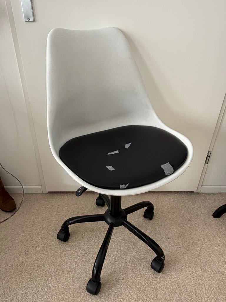 Gebruikte bureaustoel met gebruikssporen, Huis en Inrichting, Ophalen, Gebruikt, Wit, Bureaustoel