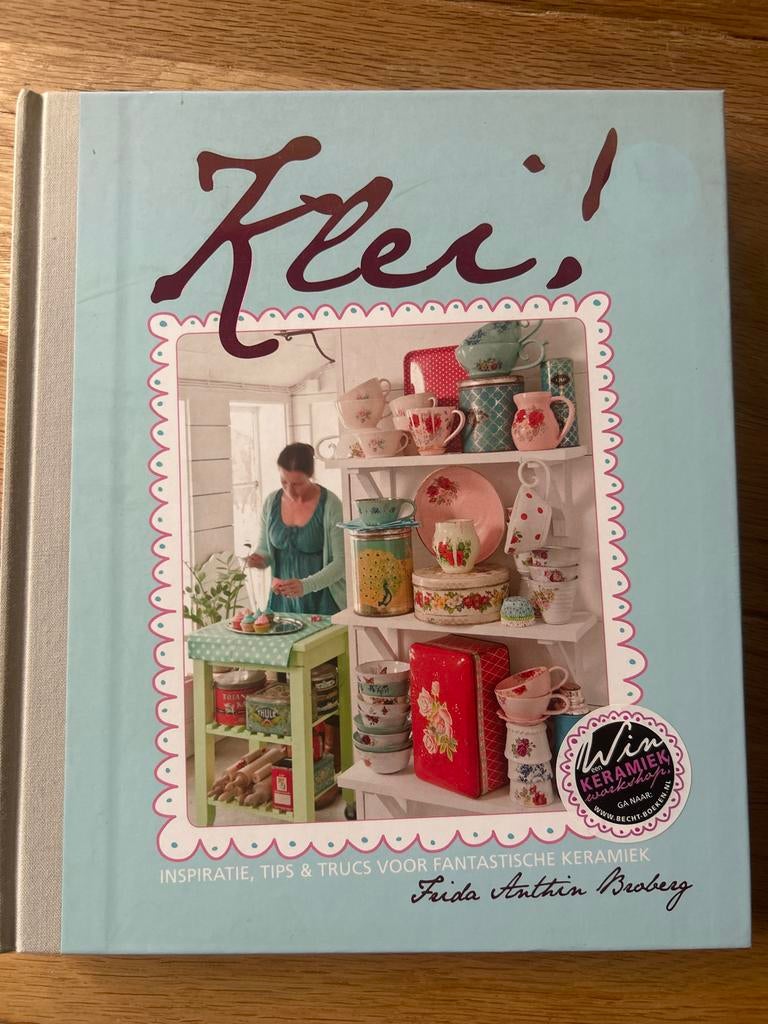 Klei! Inspiratie & tips voor fantastische keramiek, Boeken, Hobby en Vrije tijd, Ophalen of Verzenden, Zo goed als nieuw, Kleien en Boetseren