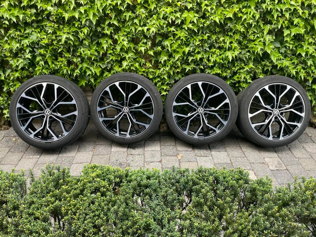 Volkswagen 215 45 R 20 Inch ESTORIL BLACK zwart gepolijst, Auto-onderdelen, Banden en Velgen, Ophalen, Banden en Velgen, Personenwagen