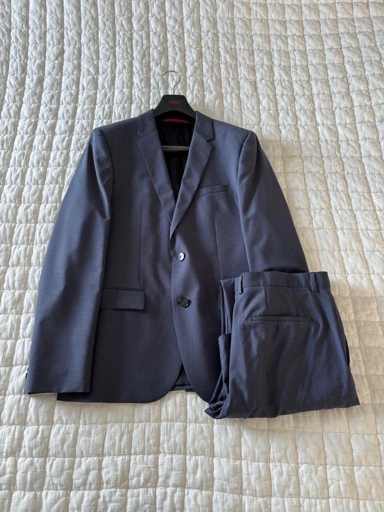 Hugo Boss pak grijs/blauw 50, Kleding | Heren, Kostuums en Colberts, Ophalen of Verzenden, Zo goed als nieuw, Hugo Boss, Maat 48/50 (M)