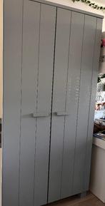 Kledingkast grijs, Ophalen, Met deur(en), Gebruikt, 100 tot 150 cm