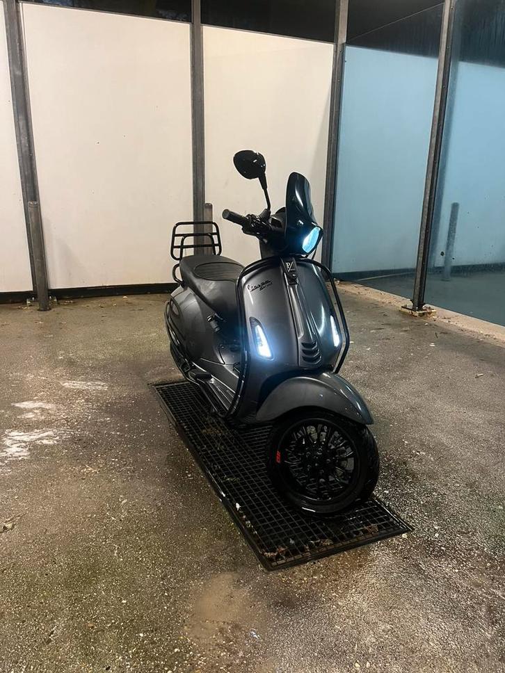 Vespa Sprint Sport 2018 - Porsche Agaathgrijs, Fietsen en Brommers, Scooters | Vespa, Zo goed als nieuw, Vespa S, Maximaal 45 km/u