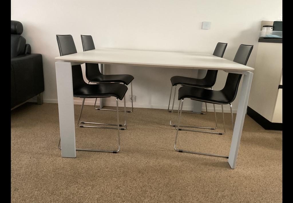 Four eettafel Kartell 128x128 + 4 stoelen, Ophalen, Overige materialen, Gebruikt, 100 tot 150 cm