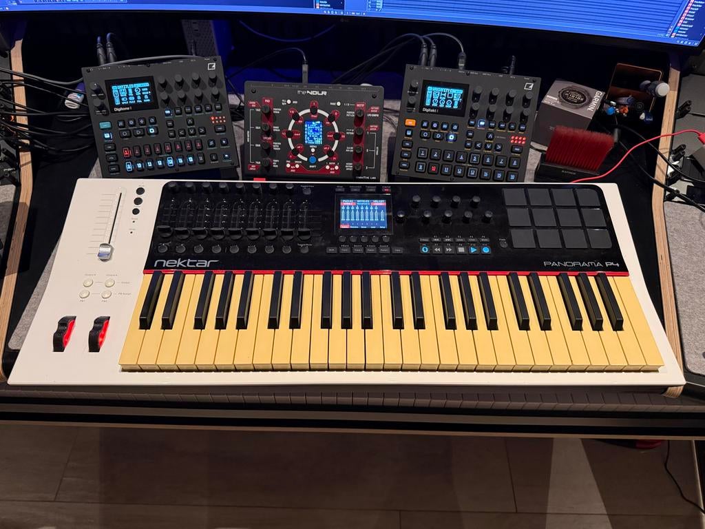 Nektar Panorama P4 MIDI Controller Keyboard, Zo goed als nieuw, Aanslaggevoelig, Ophalen, 49 toetsen