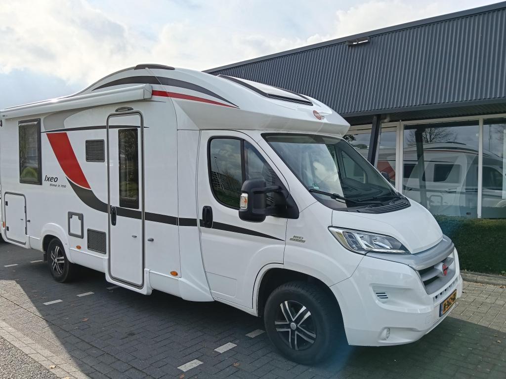 Bürstner IXEO Time 700 IT Netjes en goed onderhoud, Caravans en Kamperen, Campers, Kluisje, L-zit, Cassettetoilet, Tot en met 4