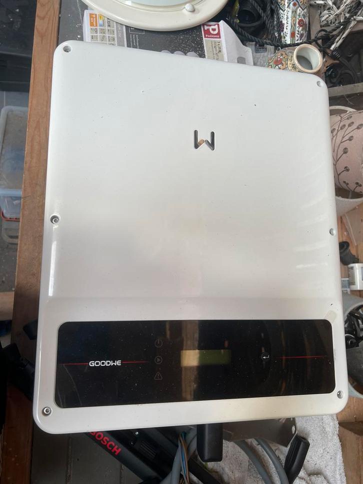 GoodWe omvormer voor zonnepanelen (nog geen jaar oud!), Doe-het-zelf en Verbouw, Elektra en Kabels, Zo goed als nieuw, Overige typen