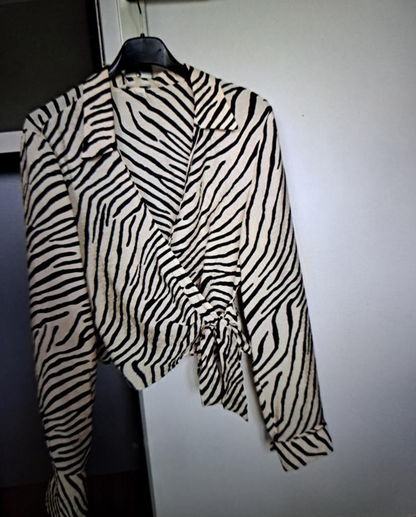 H&M Bloes met zebraprint maat S, Kleding | Dames, Blouses en Tunieken, H&M, Zwart, Ophalen of Verzenden, Maat 36 (S)