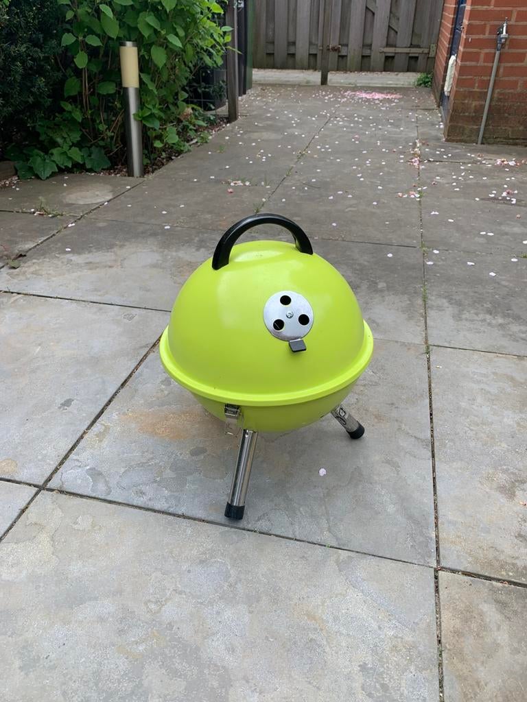 Houtskool barbecue. 30 cm, Tuin en Terras, Houtskoolbarbecues, Ophalen, Zo goed als nieuw