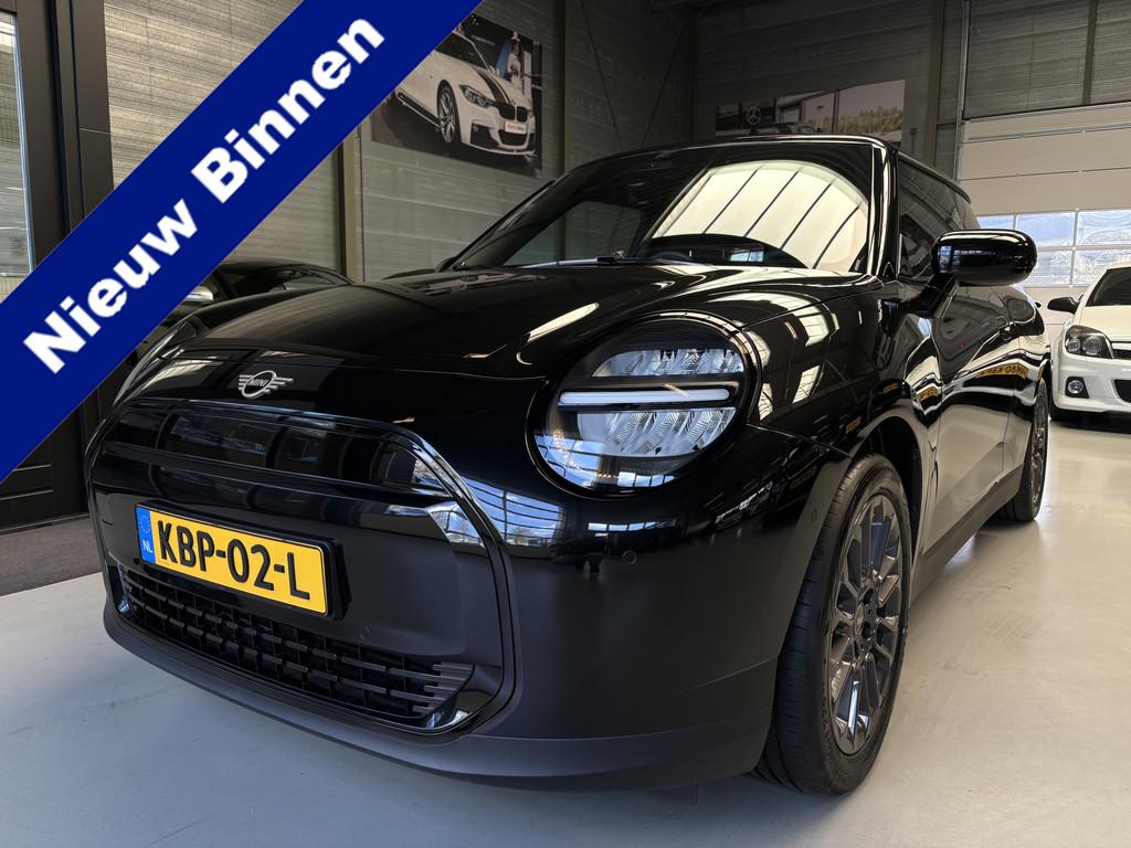 MINI Cooper E Essential 40.7 kWh Nieuw Camera, Head-up displ, Auto's, Mini, Bedrijf, Te koop, Cooper, ABS, Achteruitrijcamera