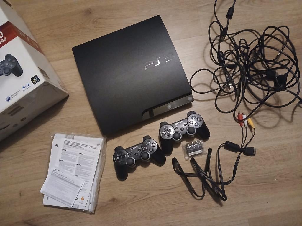 Playstation 3 Slim 60GB, Spelcomputers en Games, Ophalen of Verzenden, Zo goed als nieuw, Met 2 controllers, Slim