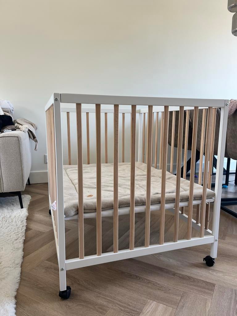 Petite Amélie babybox wit met boxkleed, Kinderen en Baby's, Boxen, Ophalen of Verzenden, Zo goed als nieuw, Vierkant, Boxkleed