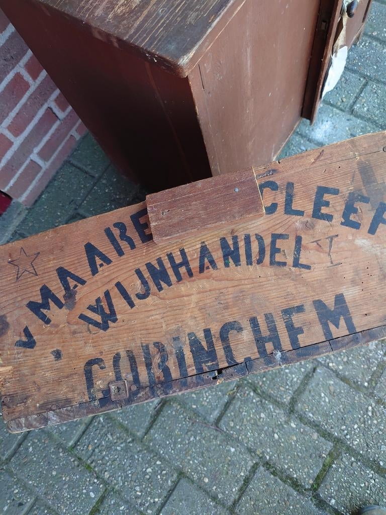 Kist wijnhandel v cleef, Ophalen