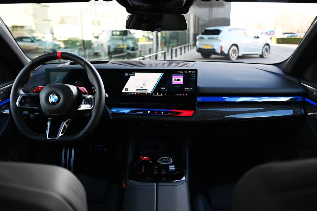 BMW M5 Touring Automaat / Trekhaak / Panoramadak / M Drive P, Auto's, 4395 cc, Zwart, Vierwielaandrijving, 5-Serie