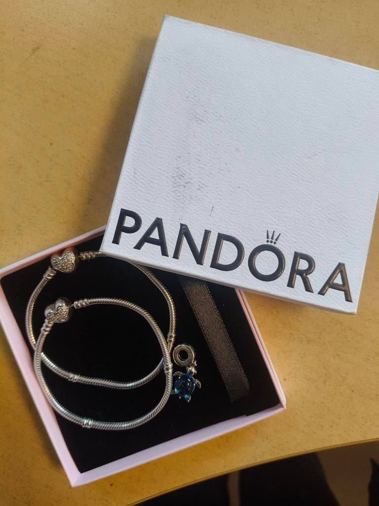 2 Pandora armbanden met bedel - Zilveren sieraden set, Zo goed als nieuw, Zilver, Zilver, Met bedels of kralen