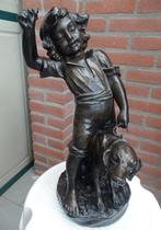 Zamak beeld jongen met hond ., Antiek en Kunst, Ophalen, Klassiek, Beeld, 20 - 50 cm