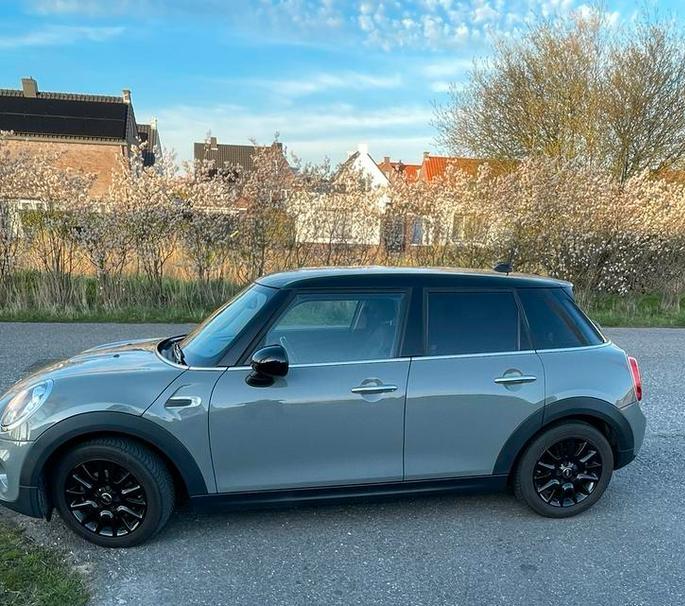 Mini 1.5 Cooper 5D 2018 (origineel NL, 5-deurs, BT, Navi), 49 €/maand, Origineel Nederlands, Handgeschakeld, Grijs