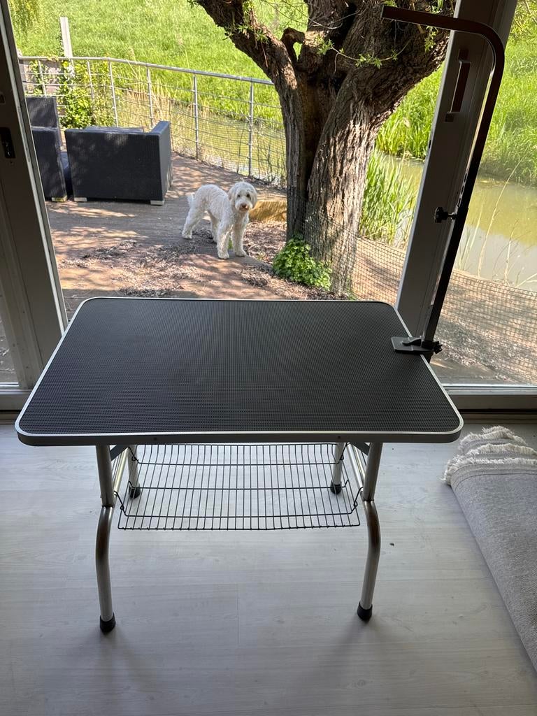 Trim tafel voor medium hond, Ophalen, Zo goed als nieuw