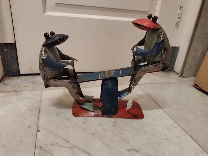 Kikkers op wip van gerecycled blik, Verzamelen, Beelden en Beeldjes, Nieuw, Dier, Ophalen of Verzenden