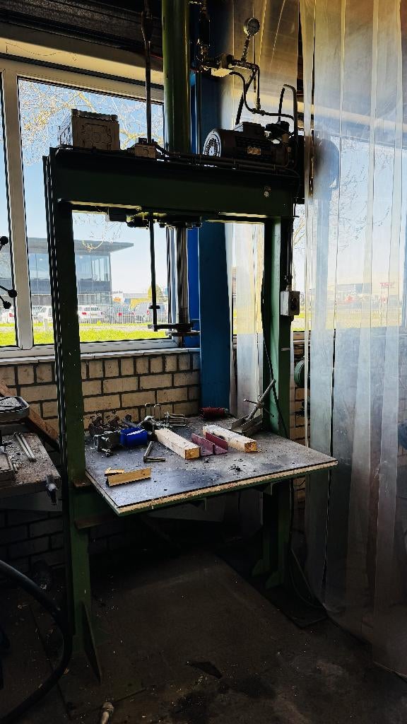 Hydraulische Werkplaatspers elektrisch zware uitvoering, Ophalen, Gebruikt