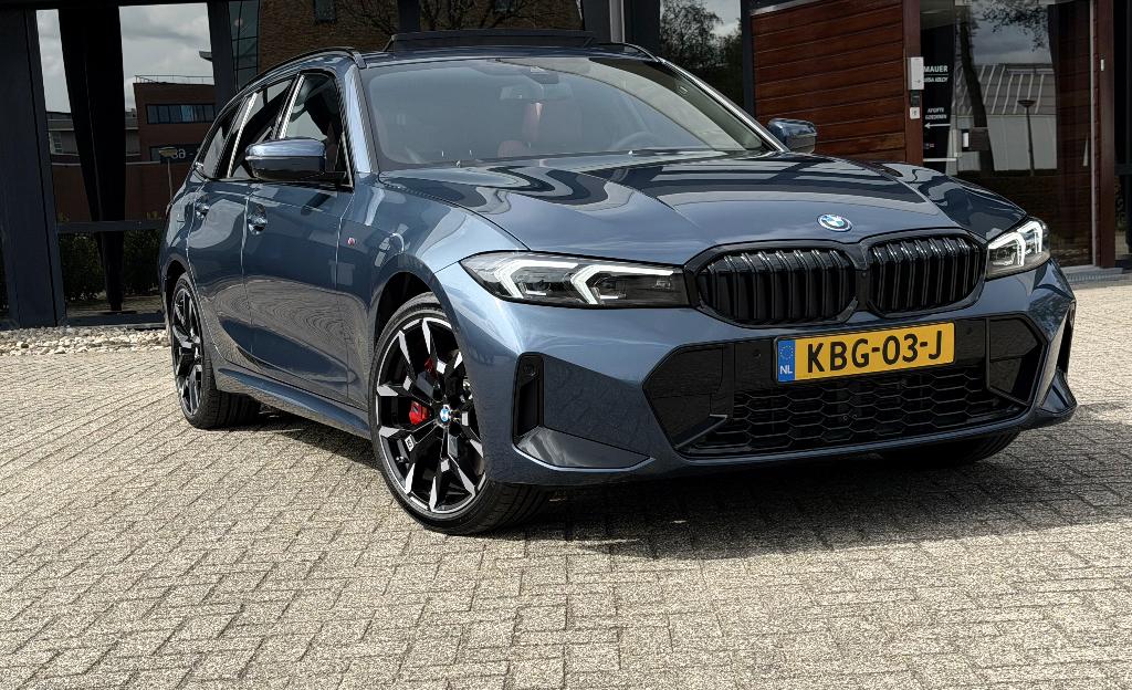 BMW 3-Serie Full 330e 292pk Xdrive Aut 2025 Pano HUD M Pack, 1998 cc, 4 cilinders, Blauw, Plug-in hybride