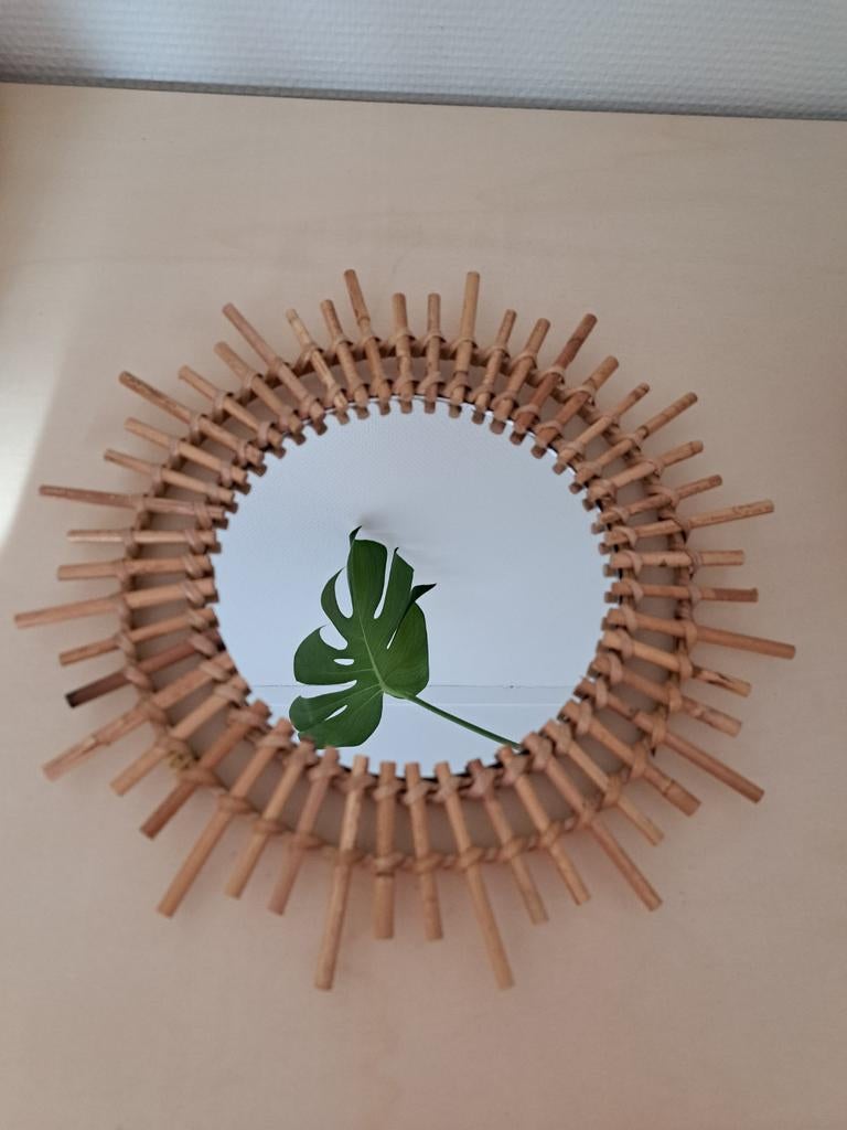 Wandspiegeltje bamboe, Huis en Inrichting, Woonaccessoires | Spiegels, Ophalen, Minder dan 50 cm, Rond, Zo goed als nieuw