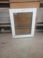 Nieuw kunststof raamkozijn met glas 725x920mm, Ophalen, Gevelraam of Ruit, Minder dan 80 cm, 80 tot 120 cm