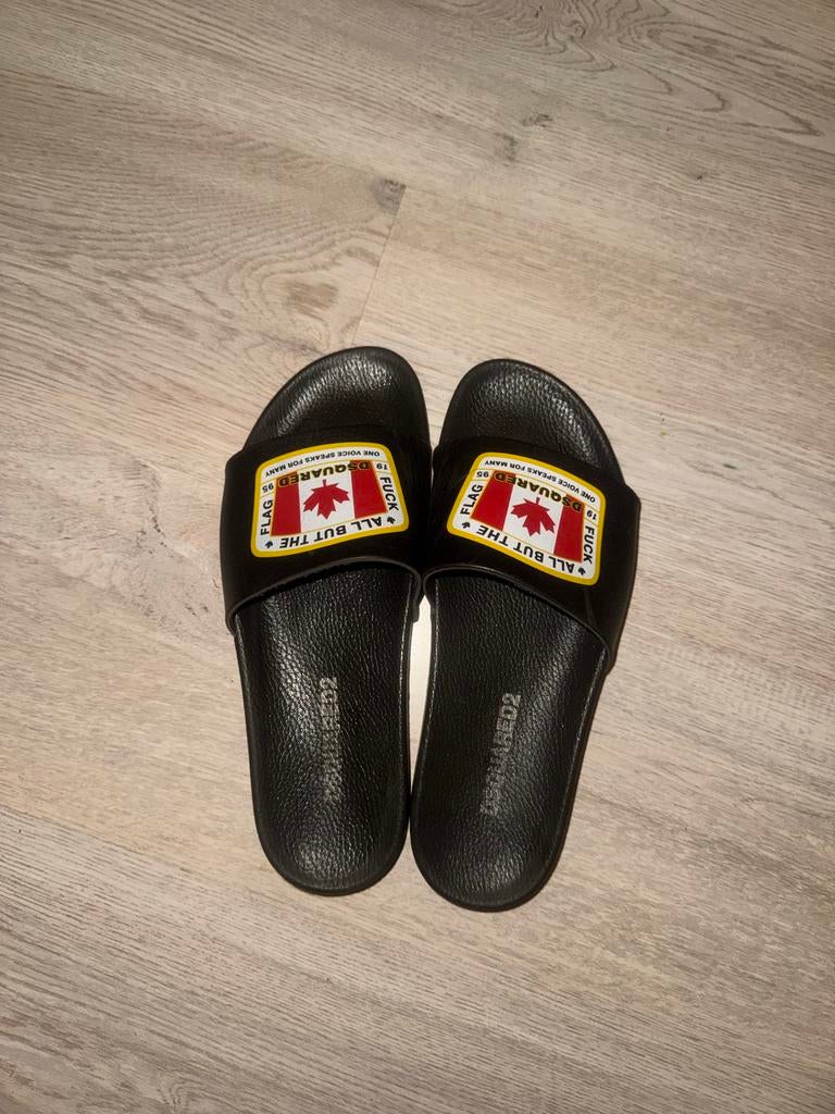 Dsquared2 slippers met Canadese vlag, Ophalen of Verzenden, Zwart, Slippers