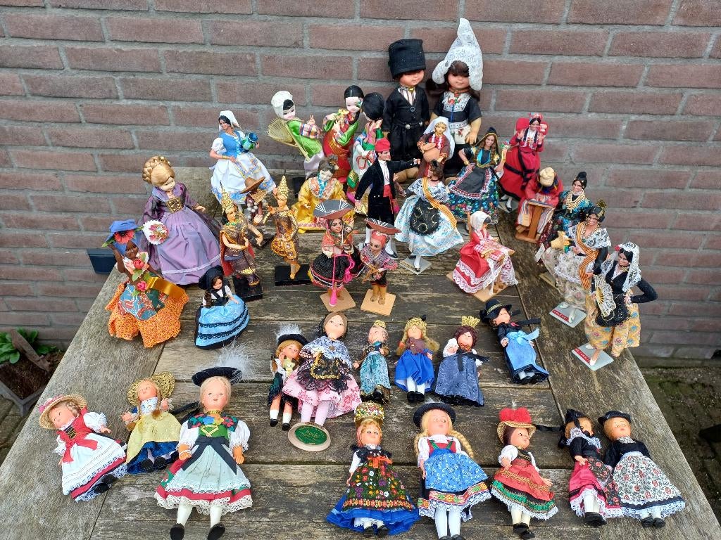 klederdracht poppen, Ophalen, Gebruikt, Pop