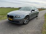 BMW 5-Serie 3.0 I 523 AUT 2010 Grijs, Auto's, BMW, Achterwielaandrijving, Beige, 2000 kg, 2996 cc