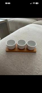 Set van 3 porseleinen schaaltjes op houten plankje, Ophalen of Verzenden, Zo goed als nieuw