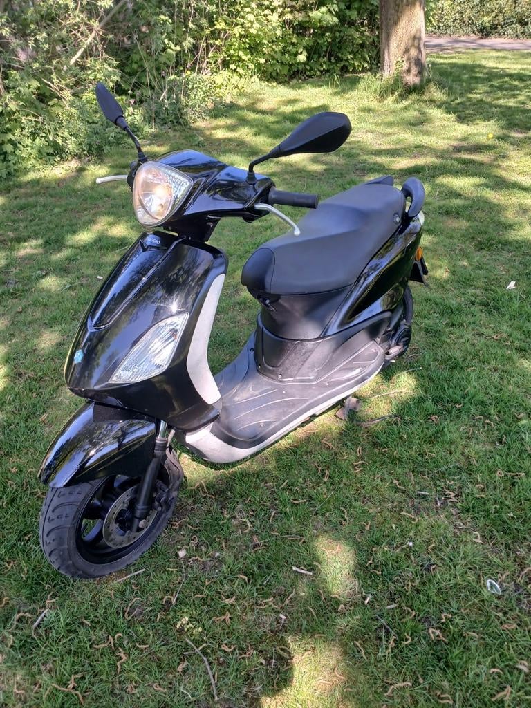 Piaggio fly brom scooter GEEL kenteken, Fietsen en Brommers, Scooters | Piaggio, Ophalen, Gebruikt, Maximaal 45 km/u, Fly