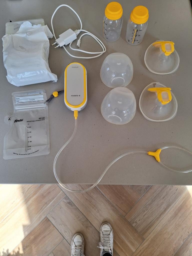 Medela Freestyle Handsfree Borstkolf met accessoires, Ophalen of Verzenden