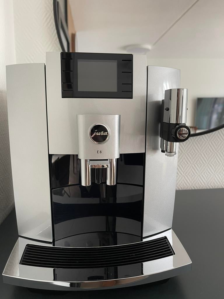Jura E8 Koffiemachine Weinig gebruikt Met doos, Afneembaar waterreservoir, 10 kopjes of meer, Koffiemachine, Zo goed als nieuw
