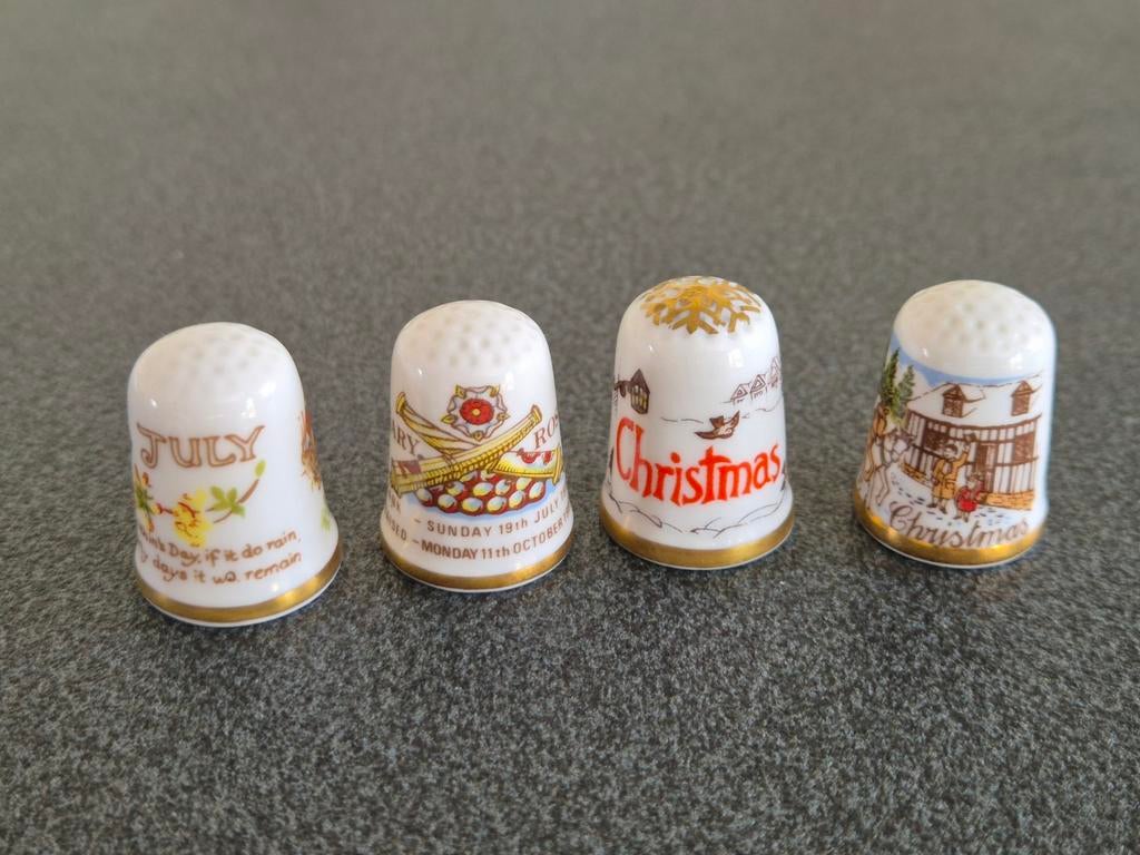 4 Vingerhoedjes Caverswall-England, Ophalen of Verzenden