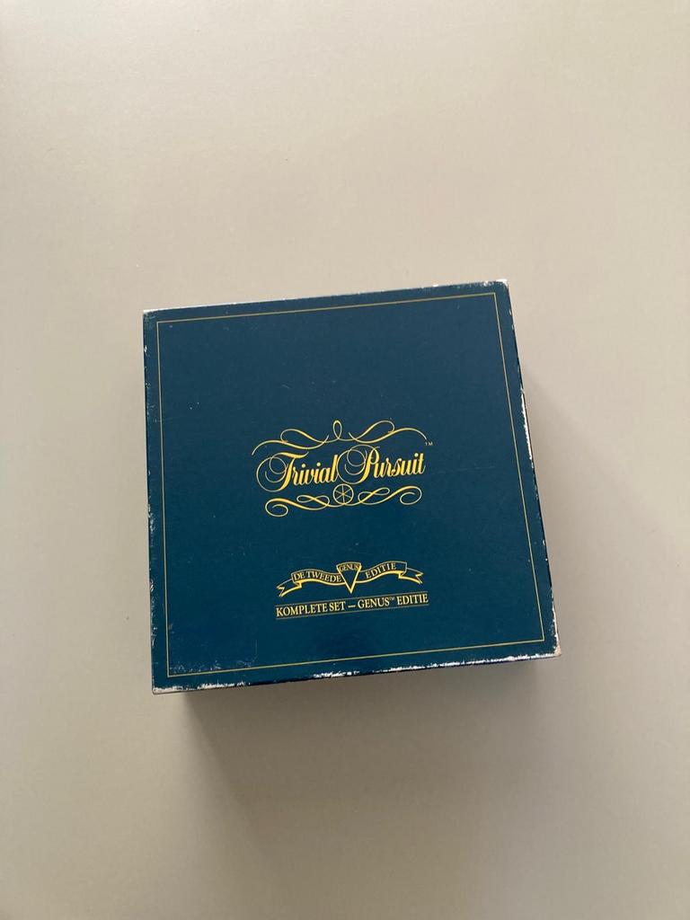 Trivial Pursuit - Gebruikt & Compleet, Hobby en Vrije tijd, Gezelschapsspellen | Bordspellen, Drie of vier spelers, Ophalen of Verzenden