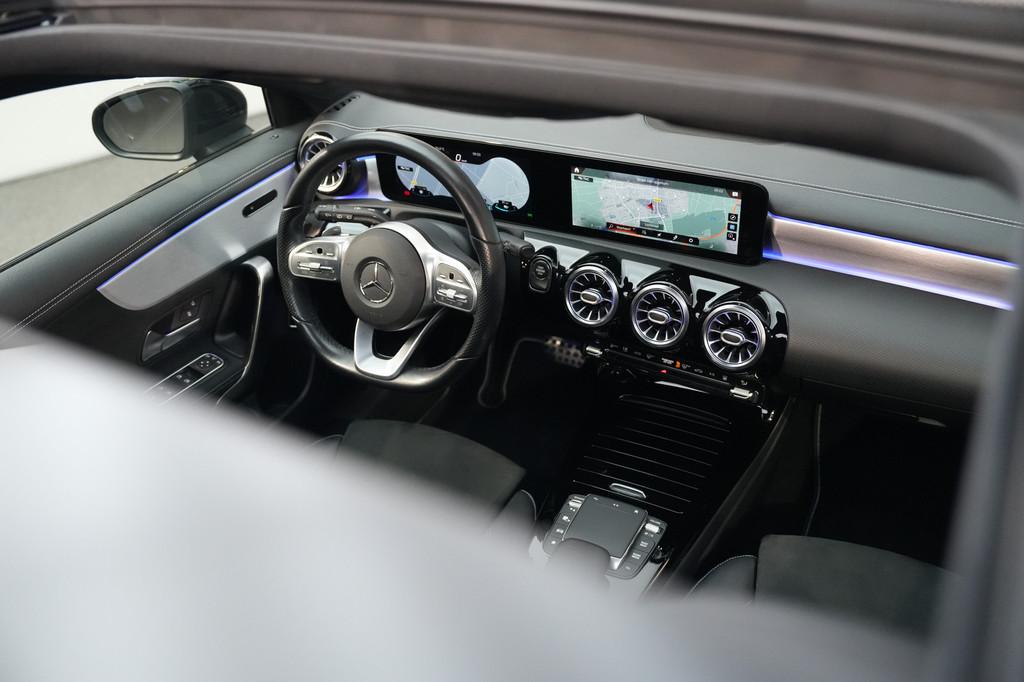 Mercedes-Benz A-Klasse 250 e AMG MAGNO MAT ✅ PANO ✅ NIGH, Auto's, Gebruikt, Zwart, 4 cilinders, Bedrijf