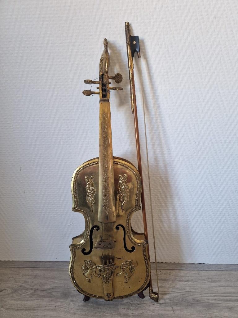 Handgemaakte koperen viool met strijkstok, Antiek en Kunst, Ophalen