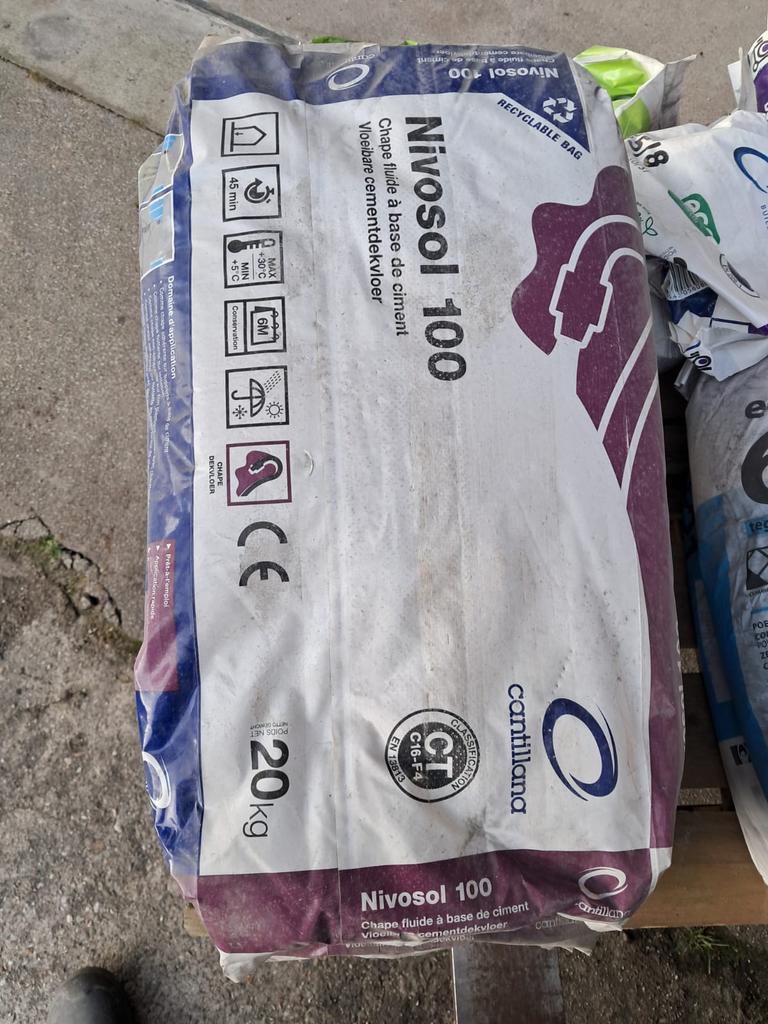 6 zak zelf nivillerende mortel à 20 kg, Ophalen