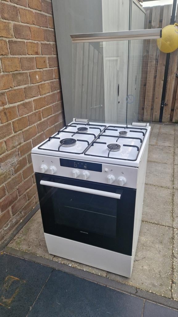 Zo goed als nieuw Siemens gasfornuis, Witgoed en Apparatuur, Fornuizen, Zo goed als nieuw, Gas, Vrijstaand, 85 tot 90 cm