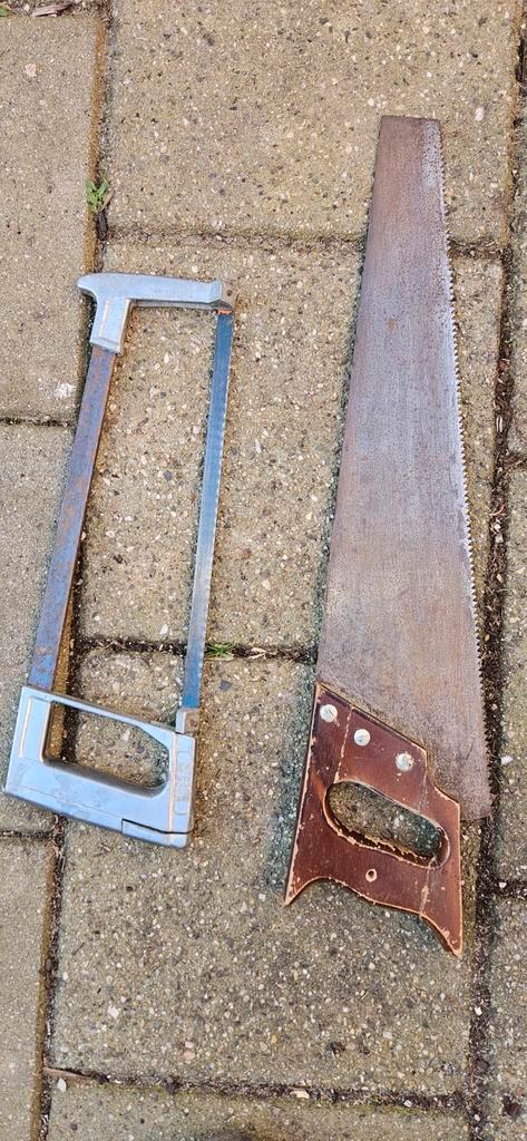 Oude handzagen: Beugelzaag en Handzaag, Doe-het-zelf en Verbouw, Gereedschap | Zaagmachines, Gebruikt, Overige typen, Ophalen of Verzenden