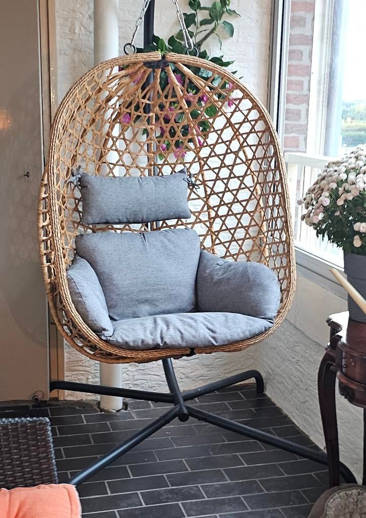 Mooie ei vormige tuinstoel, Ophalen, Zo goed als nieuw