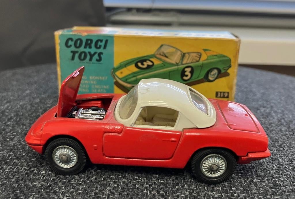 Corgi Toys 319 Lotus Elan S2 rood met doos, Hobby en Vrije tijd, Modelauto's | 1:43, Ophalen of Verzenden, Gebruikt, Auto, Corgi